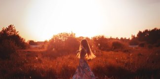 Rochii de vară 2015 – Vezi ce se poartă, ce modele și culori sunt la modă Rochii de vară 2015 – Vezi ce se poartă, ce modele și culori sunt la modă