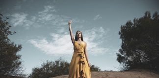 Galben pal sau galben lămâie în tendințele modei din acest an Galben pal sau galben lămâie în tendințele modei din acest an