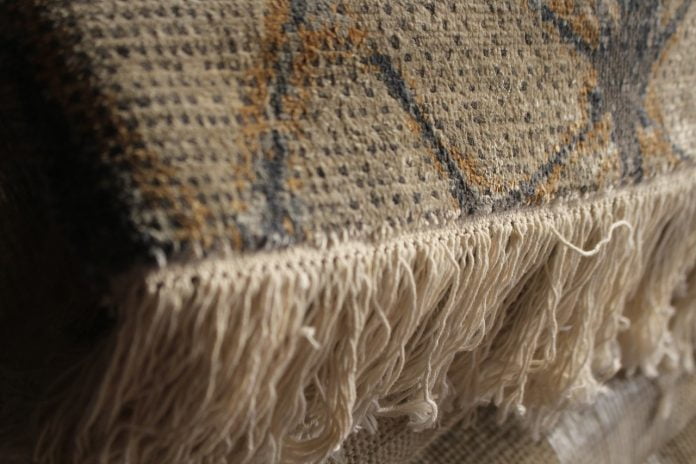 Moda anilor 1970 cu franjuri revine în anul 2015