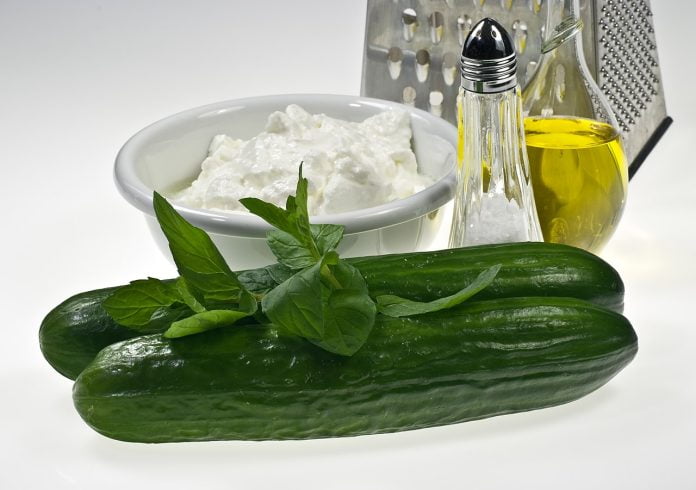 Sos Tzatziki cu mentă - un preparat răcoritor, aromat și sănătos pentru organism, vara Sos Tzatziki cu mentă - un preparat răcoritor, aromat și sănătos pentru organism, vara