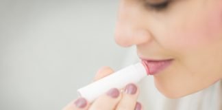 Cum combatem pielea crăpată a buzelor, o problemă inestetică frecvent întâlnită în viața de zi cu zi? Cum combatem pielea crăpată a buzelor, o problemă inestetică frecvent întâlnită în viața de zi cu zi