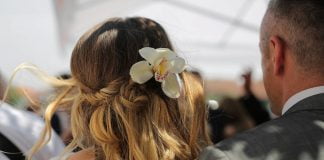 Vezi cele mai frumoase coafuri romantice care te vor face să arăți ca un star de la Hollywood