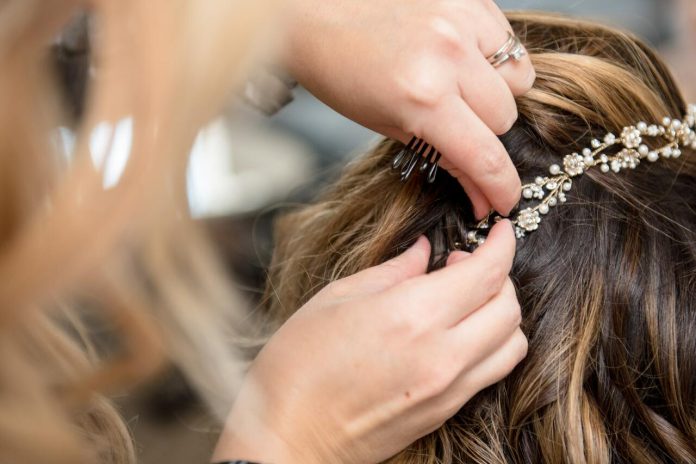 Accesoriile în păr oferă un nou look părului tău - Vezi cele mai trendy modele din 2015!