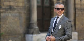 Ce tip de costume poartă bărbații în anul 2015