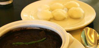 Știați că sângele de porc este considerat un aliment hrănitor în China? Știați că sângele de porc este considerat un aliment hrănitor în China