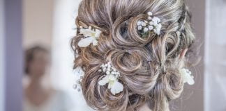 Coafuri elegante pentru mireasă în tendințele modei din primăvara anului 2016