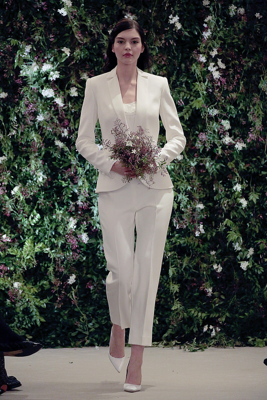 Carolina Herrera a creat pentru mireasă costumul alb clasic, Foto: photos.beaut.ie