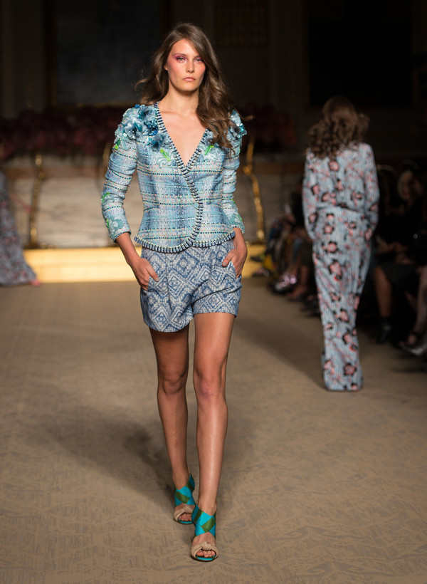 Sacou cu aplicații florale, Foto: au.lifestyle.yahoo.com