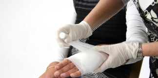 Iată care sunt măsurile de prim ajutor pe care poți să le acorzi în caz de deget luxat