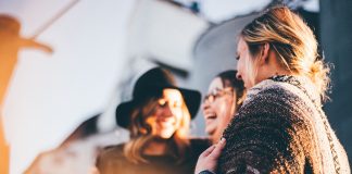 Știați că relațiile sociale pozitive cresc longevitatea? Petrecerea timpului liber cu oameni prietenoși ne menține sănătatea Știați că relațiile sociale pozitive cresc longevitatea