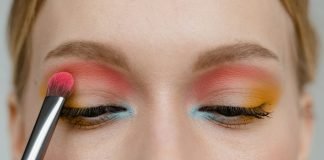 Produse cosmetice interesante - Rimel colorat pentru gene lungi, ochi strălucitori și expresivi