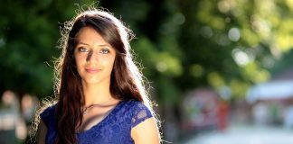 Coafuri elegante care se pot face în 3 minute Coafuri elegante care se pot face în 3 minute