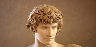 Coafuri antice, ultra-elegante, cu un look de zeiță, potrivite pentru orice ocazie Coafuri antice, ultra-elegante, cu un look de zeiță, potrivite pentru orice ocazie