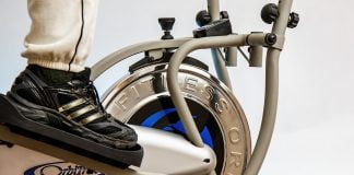 Beneficiile exercițiilor de pedalare la bicicleta eliptică în sălile de fitness