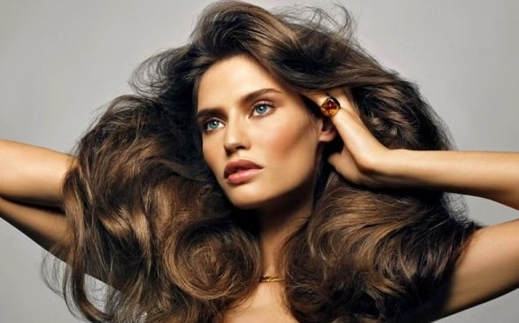 Coafură cu volum creat de extensiile de păr, Foto: maisonesthetique.ro