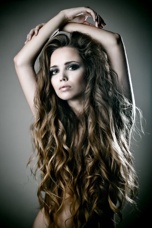 Coafură sexy cu extensii de păr, Foto: maisonesthetique.ro