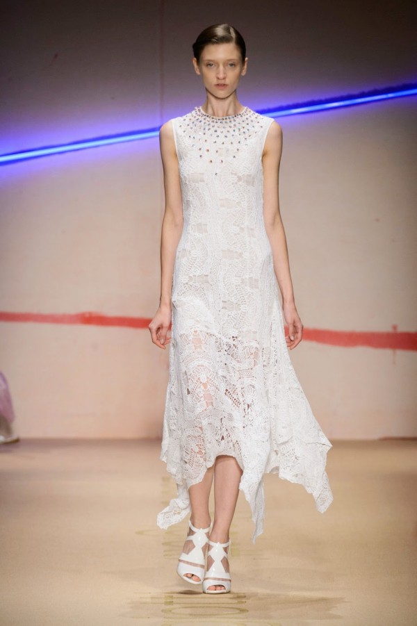 Rochie albă din dantelă, Foto: fashionshow-w.blogspot.ro