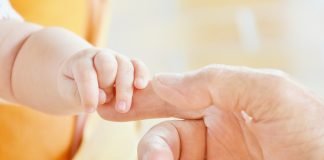 În buricele degetelor există aproximativ 100 de receptori senzoriali În buricele degetelor există aproximativ 100 de receptori senzoriali