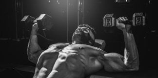 Unul din cele mai bune exerciții pentru biceps - Flexia oblică cu greutăți din poziția șezând