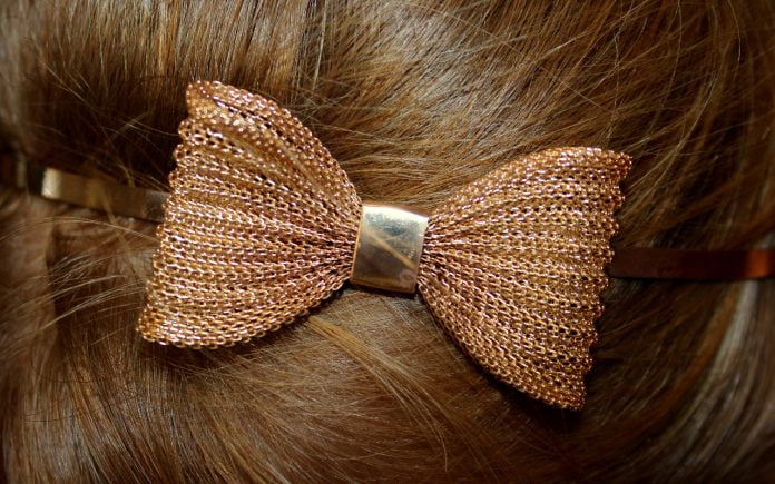 Cele mai frumoase ornamente pentru coafuri sub formă de lanţuri de păr strălucitoare