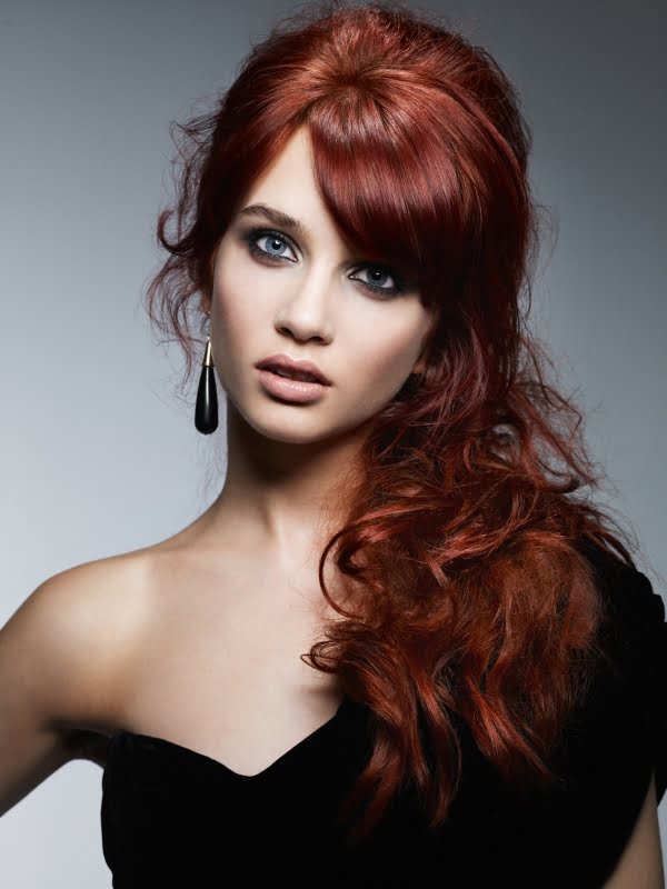 Coafură pentru femei cu păr lung roșcat, Foto: jenprokrasu.jenprozeny.cz