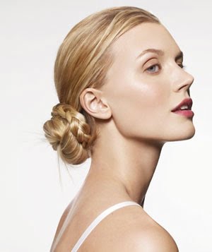 Coafură cu părul prins în coc, Foto: blog.eleanorsnyc.com