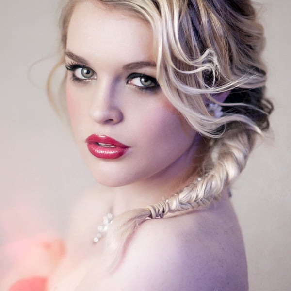 Coafură deosebită pentru femei blonde, Foto: womenxhairstyles.com