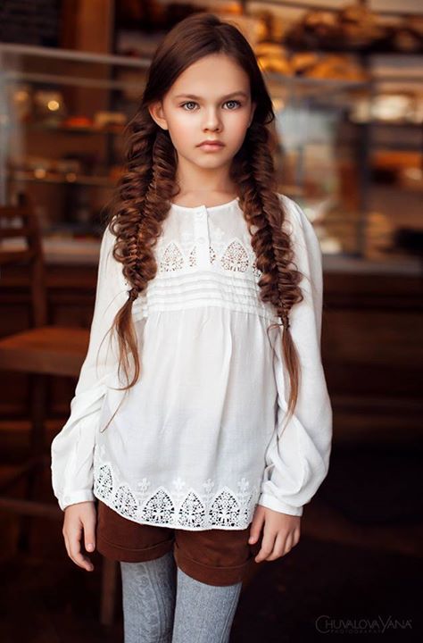Fetiță cu părul împletit în codițe, Foto: listal.com