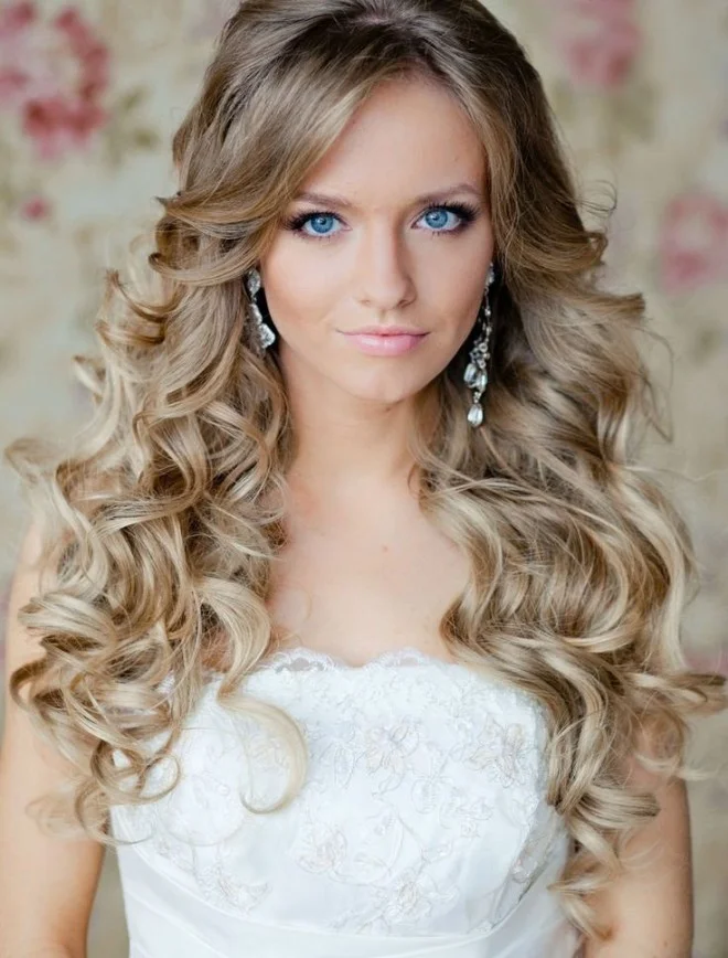 Coafură deosebită cu bucle mari, Foto: hairstylemen20.com