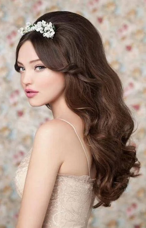 Coafură pentru femei cu părul lung, Foto: weddingsbytheaddison.com