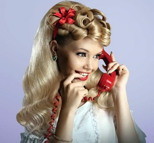 Coafură retro cu bentiță în păr, Foto: beauty-proceduri.ru