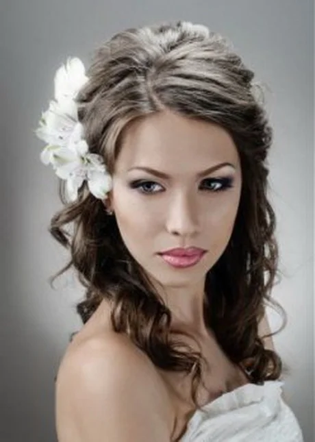 Coafură romantică pentru mirese, Foto: paolinna.com