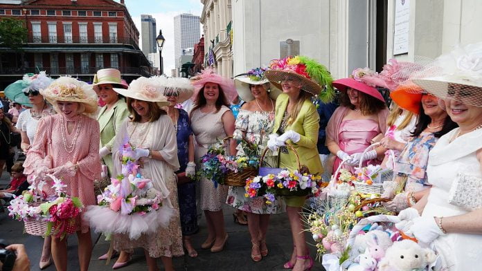 Cele mai interesante și extravagante pălării în tendințele modei anului 2016