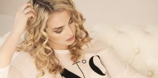 Noi coafuri trendy pentru femei, care provin din culisele și prezentările de modă Noi coafuri trendy pentru femei, care provin din culisele și prezentările de modă