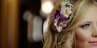 Coafuri elegante, de seară, pentru femei cu păr de lungime medie sau lung Coafuri elegante, de seară, pentru femei cu păr de lungime medie sau lung