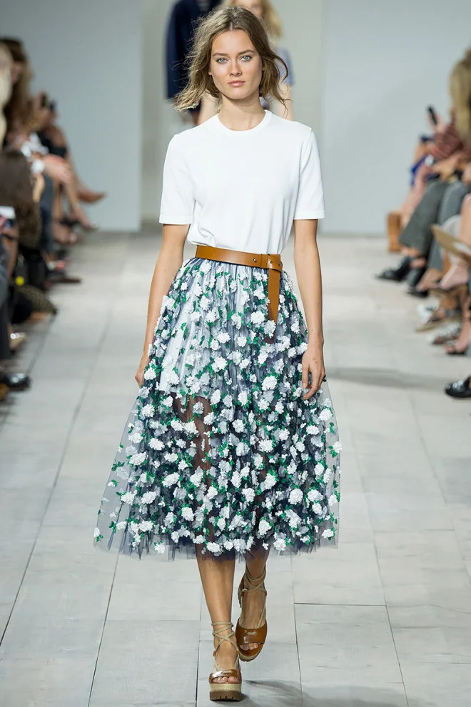 Fustă midi marca Michael Kors, Foto: vogue.com