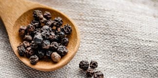 Piperina din piper negru – stimulează absorbția nutrimentelor din alimente