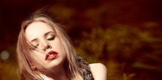 Vezi care sunt cele mai simple și de efect coafuri, pe care le poti face chiar tu Vezi care sunt cele mai simple și de efect coafuri, pe care le poti face chiar tu