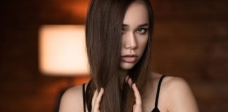Coafuri netede pentru părul drept în tendințele modei Coafuri netede pentru părul drept în tendințele modei