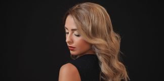 Coafuri elegante care se potrivesc pentru orice eveniment deosebit din viața ta Coafuri elegante care se potrivesc pentru orice eveniment deosebit din viața ta