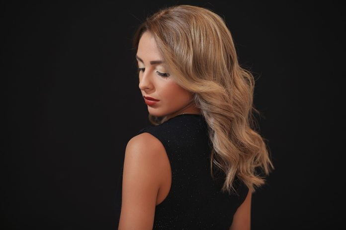 Coafuri elegante care se potrivesc pentru orice eveniment deosebit din viața ta