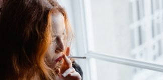 Știați că pentru unii fumători țigările sunt antidepresive? Știați că pentru unii fumători țigările sunt antidepresive