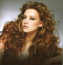 Coafură trendy cu volum, Foto: strizhka-volos.ru