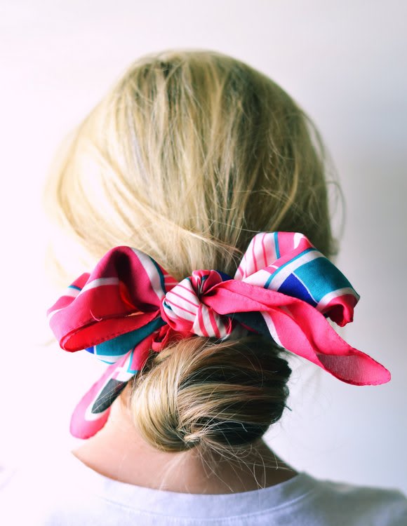 Coafură chignon cu eșarfă, Foto: theshineproject.com