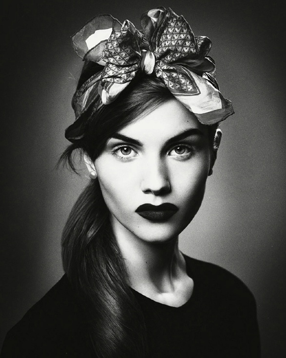 Coafură cu eșarfă, Foto: noirfacade.livejournal.com