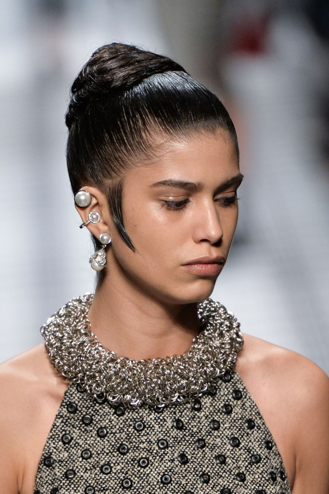 Coafură cu părul cu aspect umed, Foto: theimpression.com