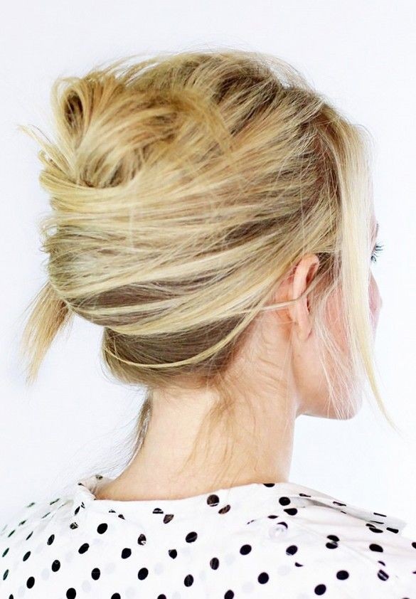 Coafură cu părul prins în coc, Foto: pophaircuts.com