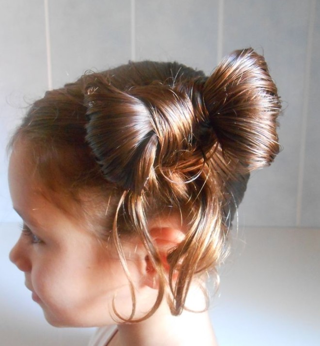 Coafură cu părul prins în formă de fundiță, Foto: community.goodgamestudios.com