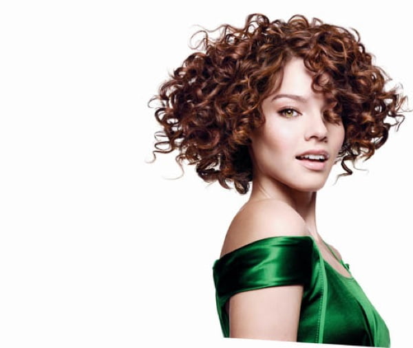 Coafură elegantă cu bucle, Foto: aminaqureshi.com