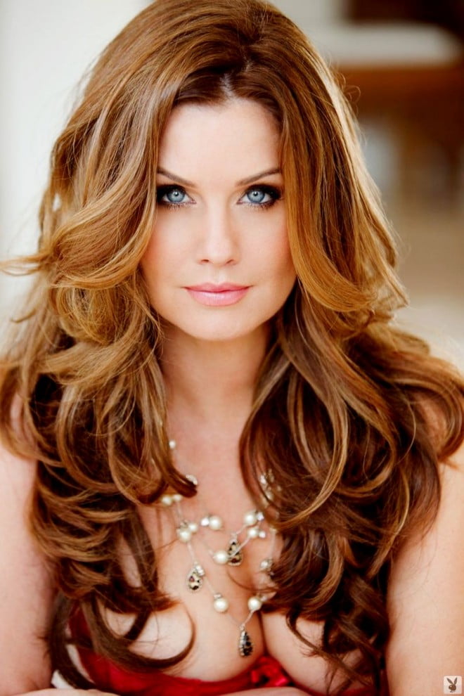 Coafură elegantă pentru femei cu părul lung, Foto: desktopbackgroundshd.com